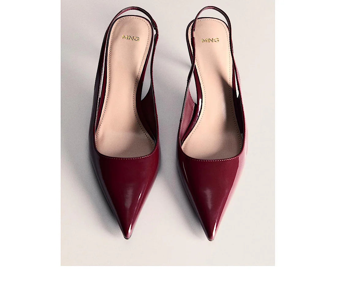 Pointed shoes with Mehroon patent leather effect